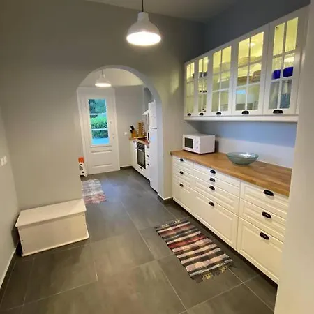 Retreat By The Sea With Pool In Villa