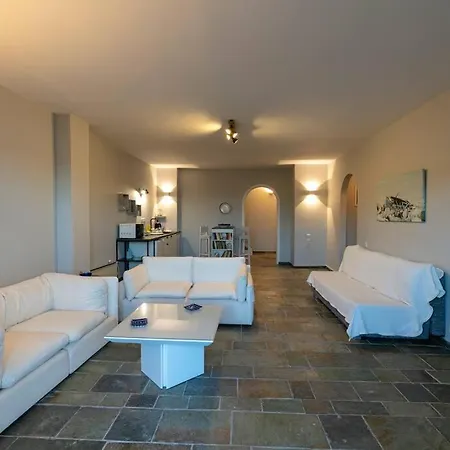 Villa Retreat By The Sea With Pool In