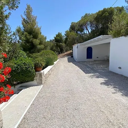Villa Retreat By The Sea With Pool In Porto Heli