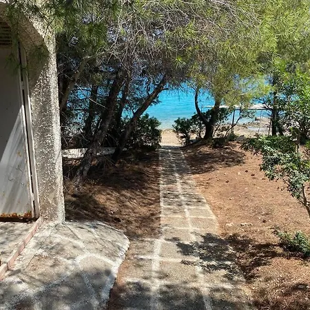 Retreat By The Sea With Pool In