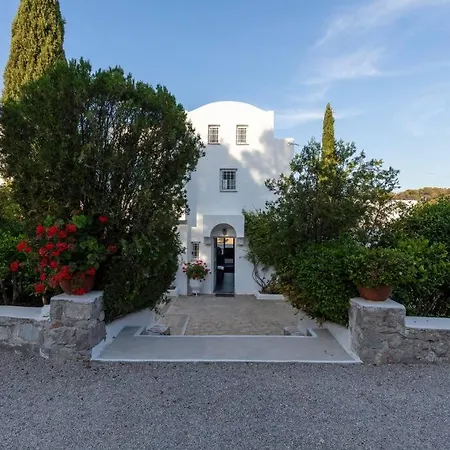 Retreat By The Sea With Pool In