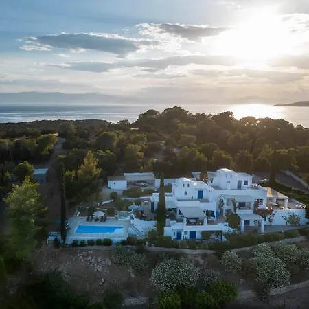 Villa Retreat By The Sea With Pool In Porto Heli
