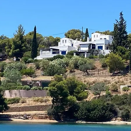 Villa Retreat By The Sea With Pool In *