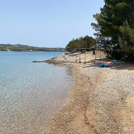 Retreat By The Sea With Pool In