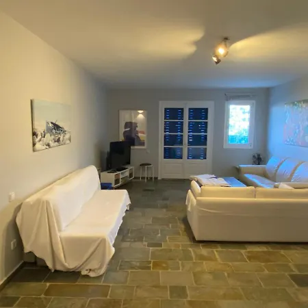 Villa Retreat By The Sea With Pool In *