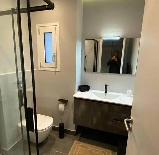 Retreat By The Sea With Pool In 别墅