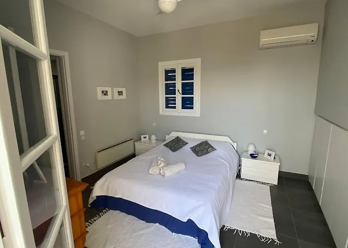 Retreat By The Sea With Pool In וילה פורטו הלי