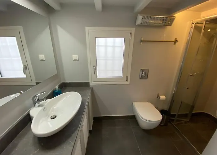 Retreat By The Sea With Pool In וילה *